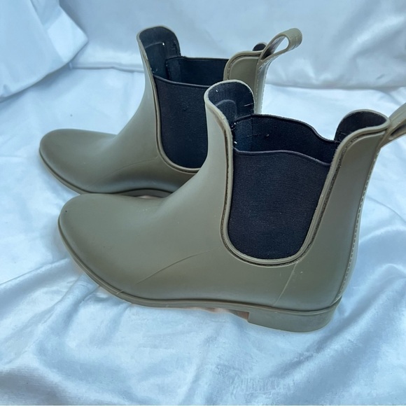 J. CREW Chelsea Matte Olive Green Rain Low Ankle Boots - Picture 6 of 7